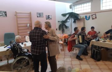 Letošní druhé opékání buřtíků v Diakonii